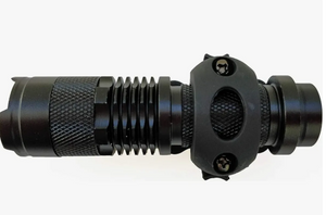 Linterna Táctica + Base Casco Militar Con Riel Luz Led Zoom
