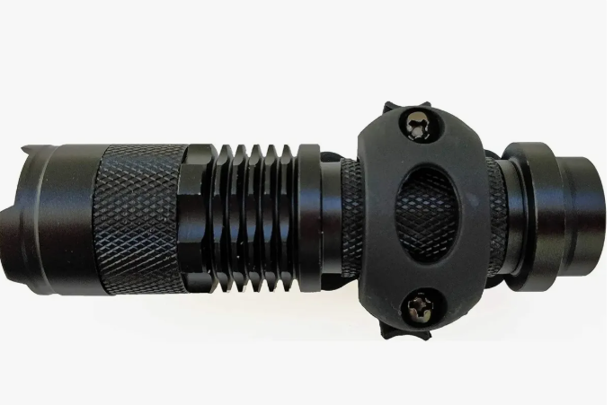 Linterna Táctica + Base Casco Militar Con Riel Luz Led Zoom